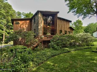 12 Hemlock Ln, Carbondale, PA 18407