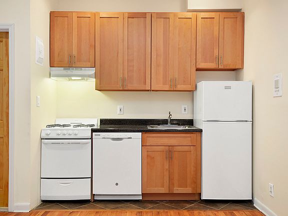 3rd image of 330 W 85th St APT 2G