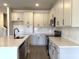 5089 Blackberry Ln, Ravenel, SC 29470