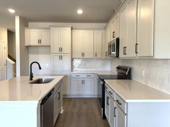 5089 Blackberry Ln, Ravenel, SC 29470