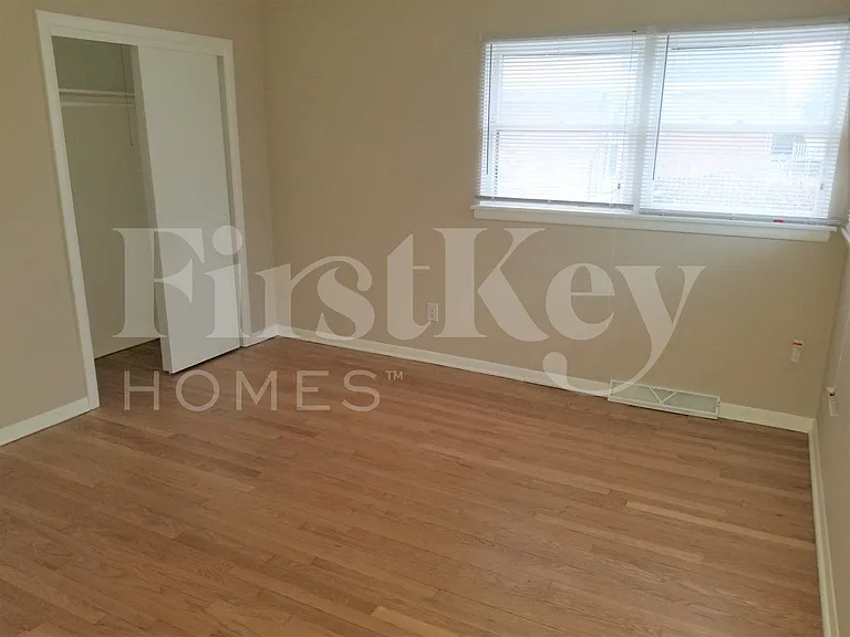 1526 Mandel Ave — Photo 8