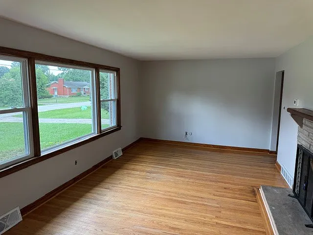 2338 Embassy Ln — Photo 4