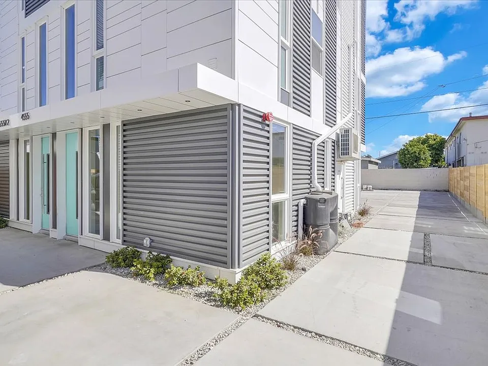 4553 Saturn St