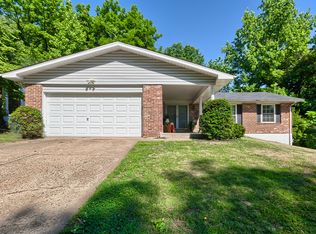 1785 Redcoat Dr, Maryland Heights, MO 63043