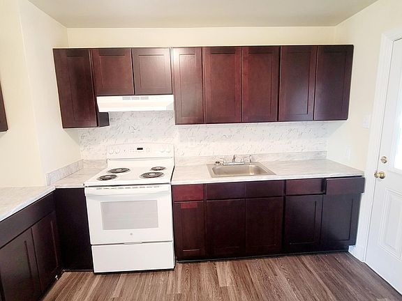 4th image of 3811 Larry St
