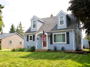 11015 W Harvard Ln, Wauwatosa, WI 53226