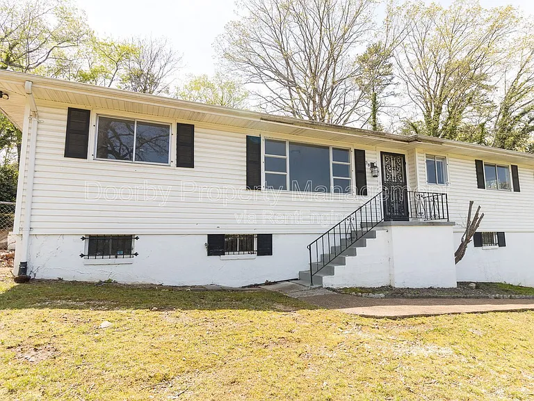 3810 Nandena Dr — Photo 1