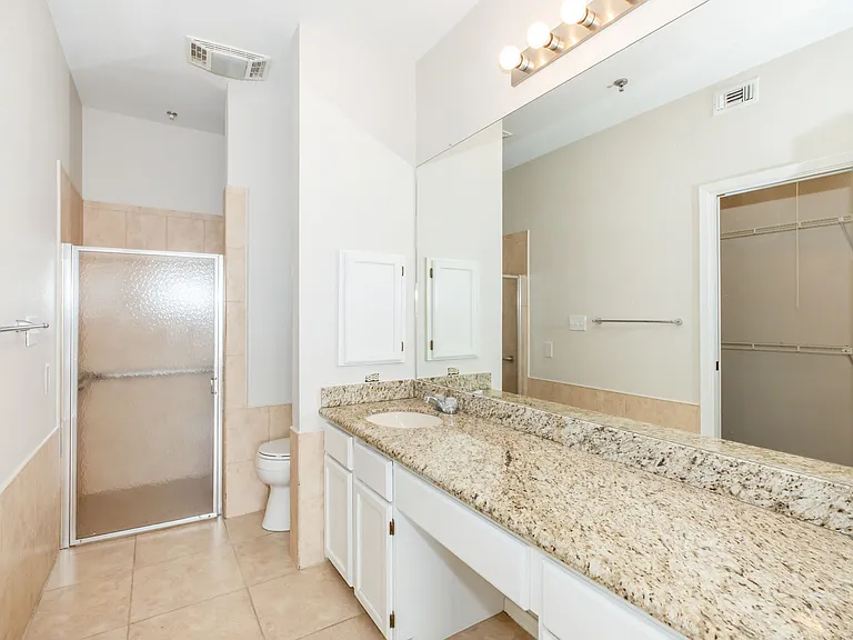 Encino — Photo 26