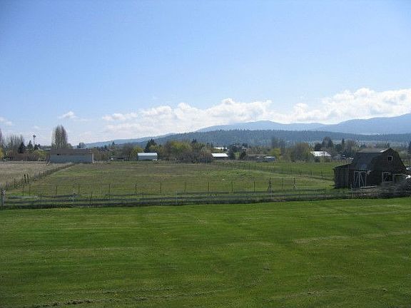 Large back yard and room for horses