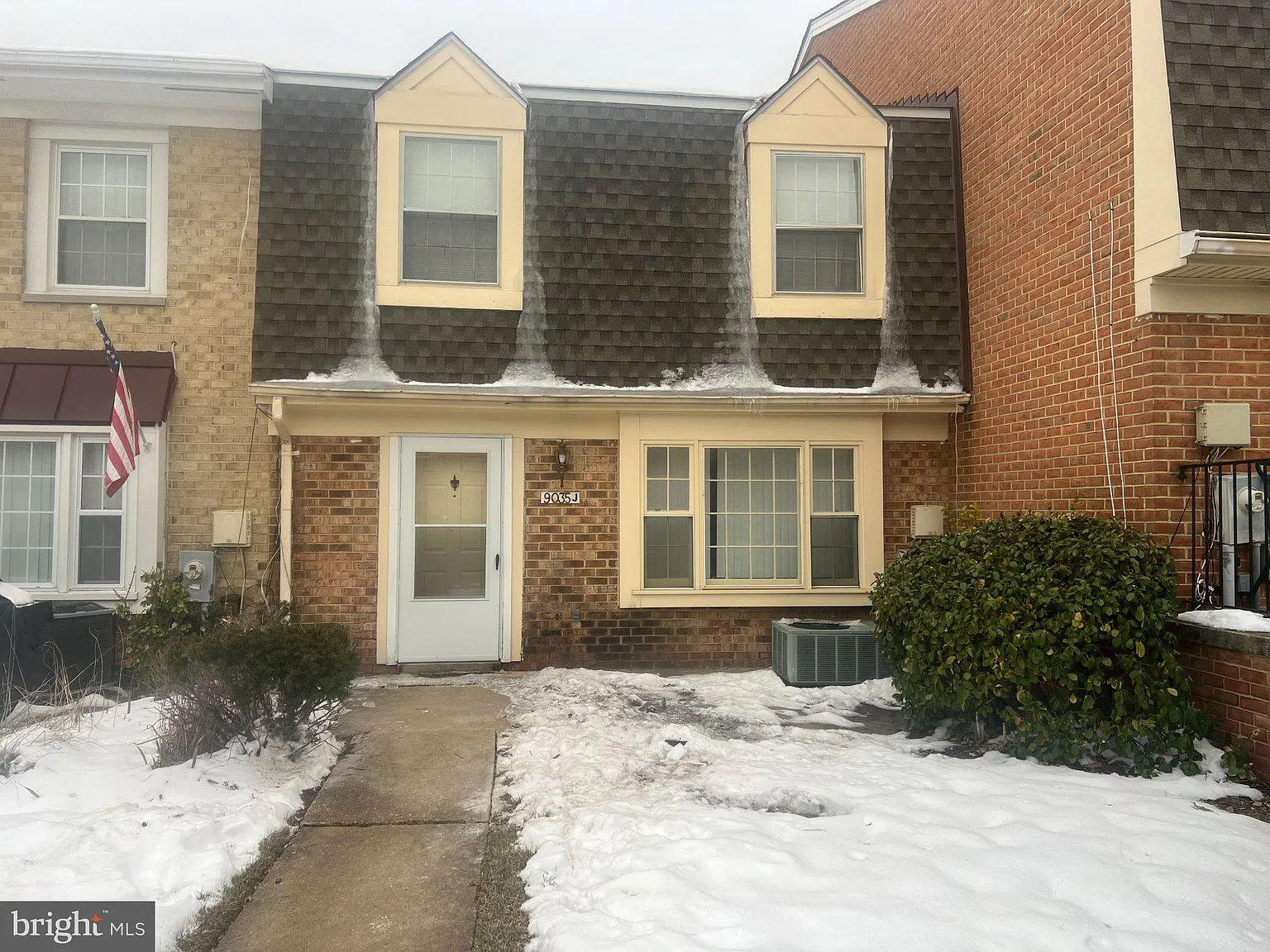 2 bed, 1.5 bath, 1008 sqft, $2,200 — Photo 1