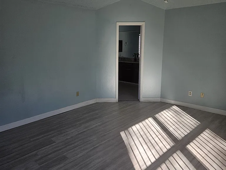 2423 Manorwood St — Photo 28