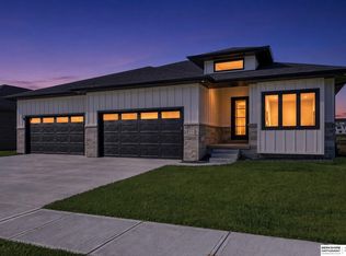 11104 S 218th St, Gretna, NE 68028