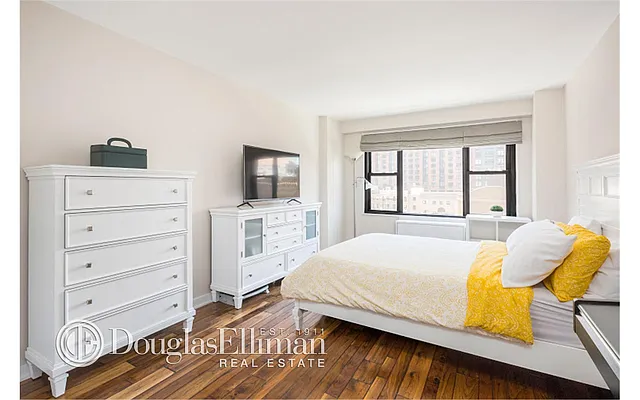 Sold by Douglas Elliman | media 14