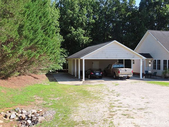 5th image of 1083 Sharon Rd
