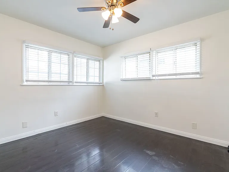 2540 Hudspeth St — Photo 13