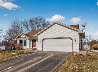 8480 Pelican Ct, Chanhassen, MN 55317
