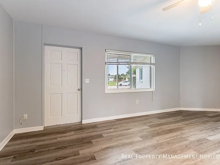 535 Oxford Dr — Photo 4