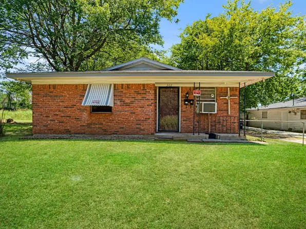 202 4th St NW, Paris, TX 75460