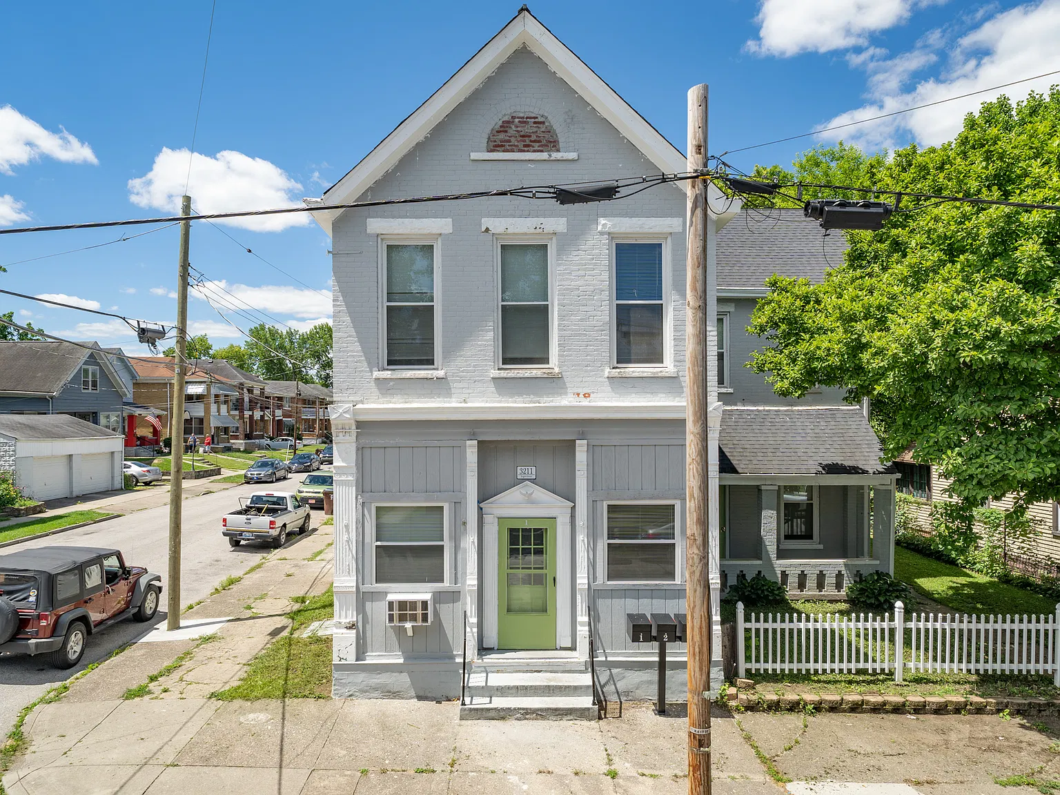 2 bed, 700 sqft, $1,300 — Photo 1