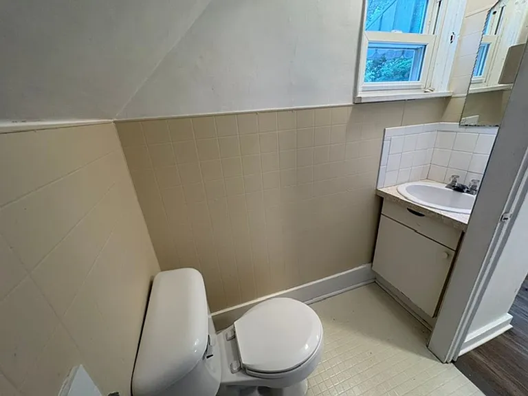 586 Madison Ave — Photo 14