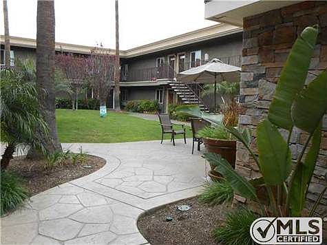 4th image of 800 N Mollison Ave Unit 12