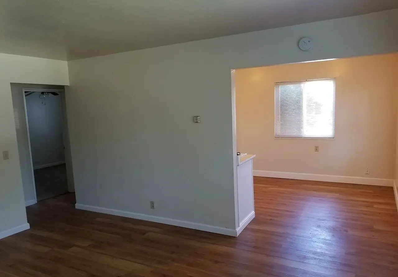 2 bed, 825 sqft, $2,700 — Photo 2
