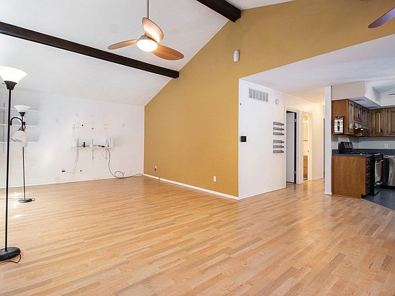 5th image of 1005 E Oakside St