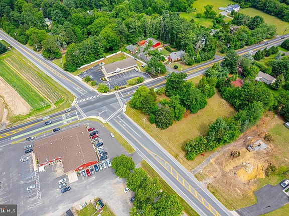 5th image of 490 Greentree Rd