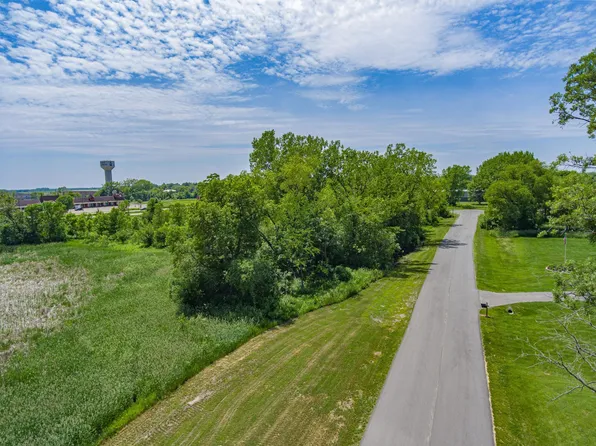 465 Oak Ln, Norwood Young America, MN 55397
