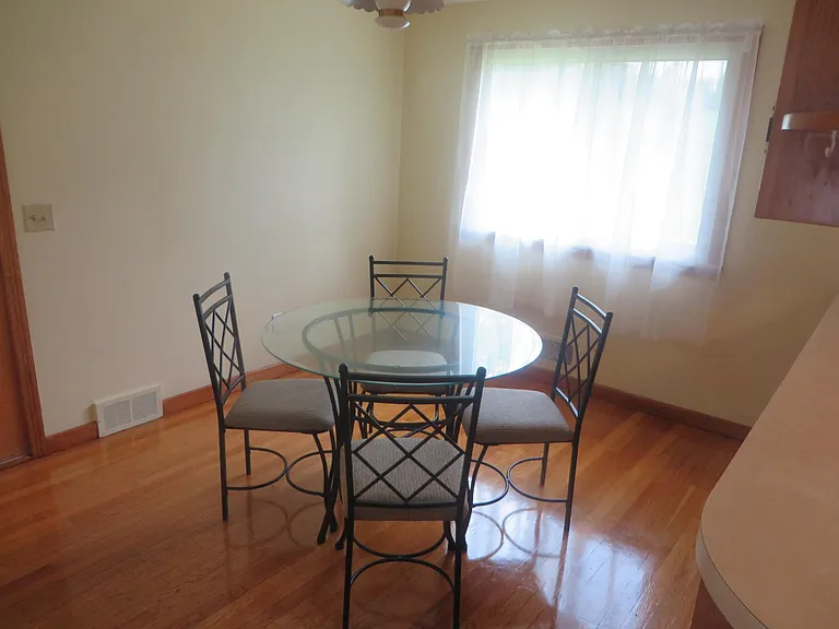 904 Pratt Dr — Photo 4