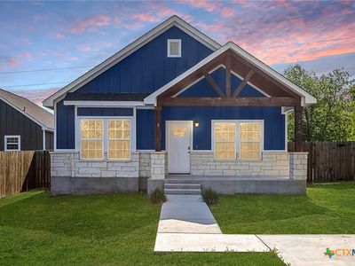220 Spruce Ave, Luling, TX, 78648