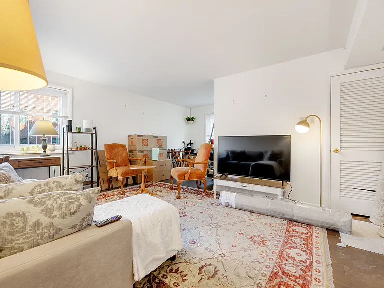 3433 Mount Pleasant St NW #103 — Photo 3