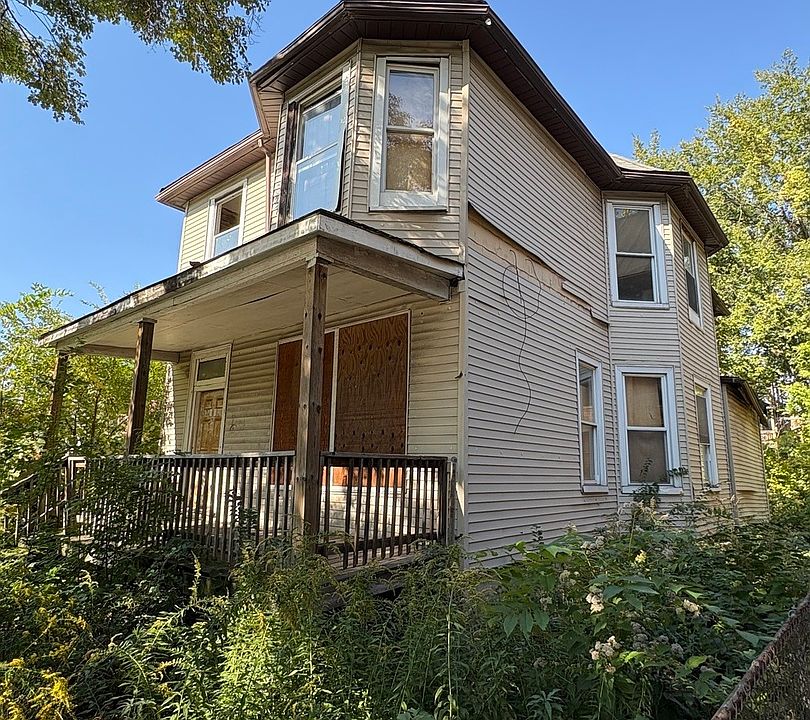 1st image of 318 W 75th St