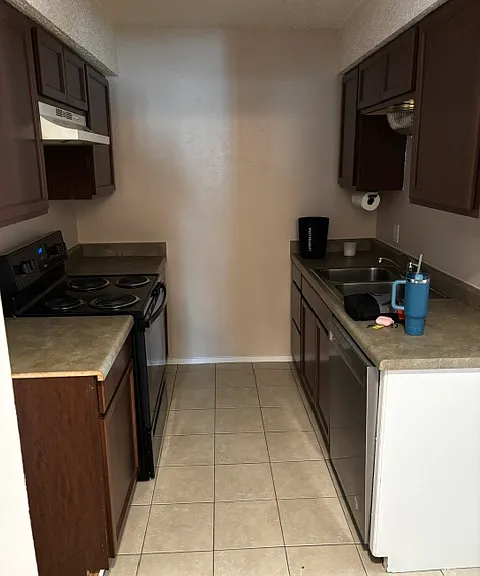 1800 Meadow Oak St — Photo 5