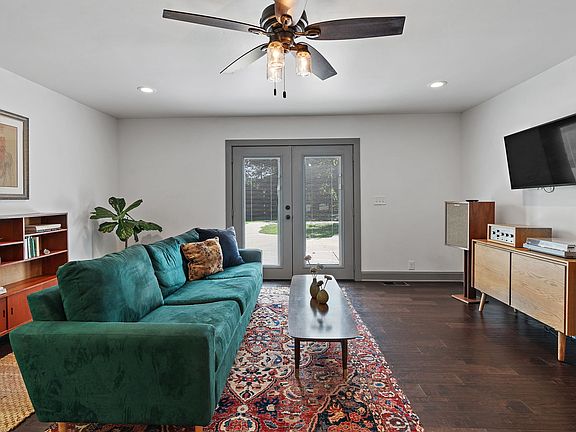 5th image of 301 Green Valley Blvd