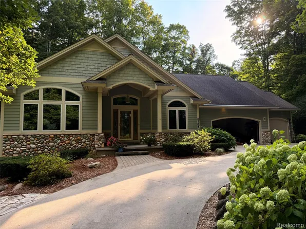 6788 E Hoxie Rd, Cedar, MI 49621