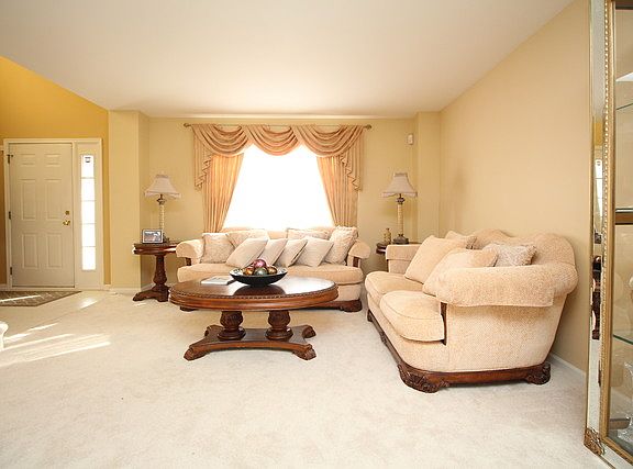 5th image of 610 S Haverhill Ln