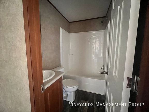 4th image of 1906 Emerson Ave #104