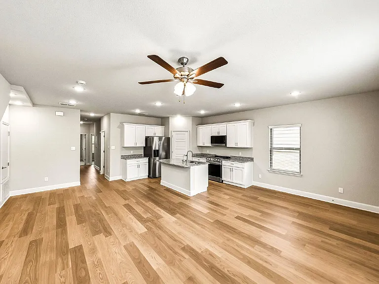 7215 Magnolia Vlg #101 — Photo 8