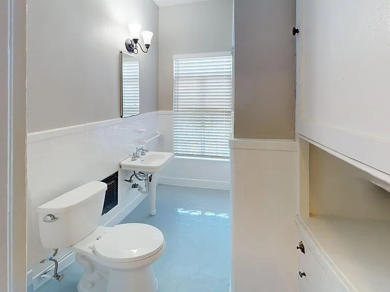 Chateau Nob Hill Apartments — Photo 17