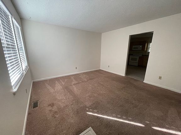 3rd image of 27 Melton Dr