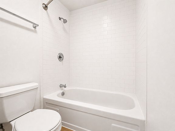 5th image of 2540 College Ave APT 208