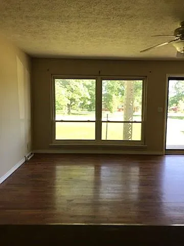 3 bed, 1438 sqft, $1,200 — Photo 2