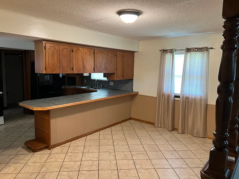 330 E Breckenridge Rd — Photo 13