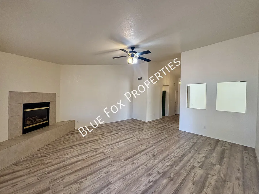 Building Photo - 9712 E Paseo Juan Tabo
