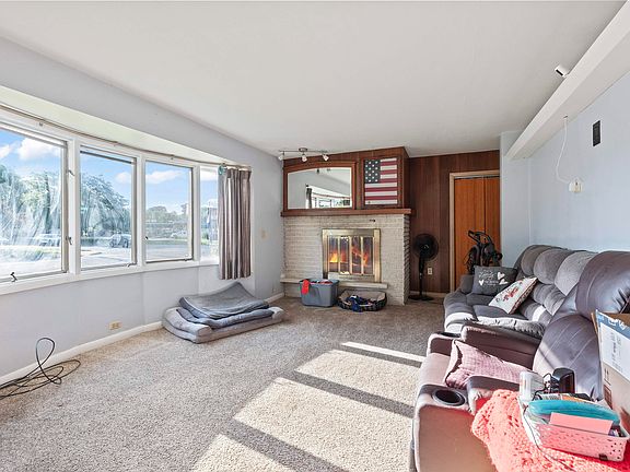 5th image of 805 N Harmony Dr