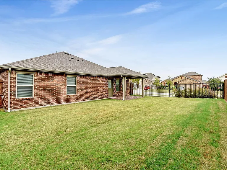 279 Oxford Dr — Photo 14