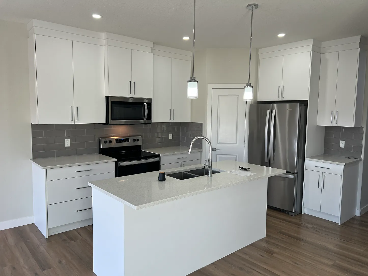 (PN0093)Brand-New 3-Bedroom Home with Double Garage in Beaumont — Photo 4