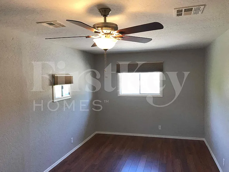 1205 W Highland Ave — Photo 5