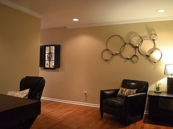3rd image of 109 Old Settlers Ct
